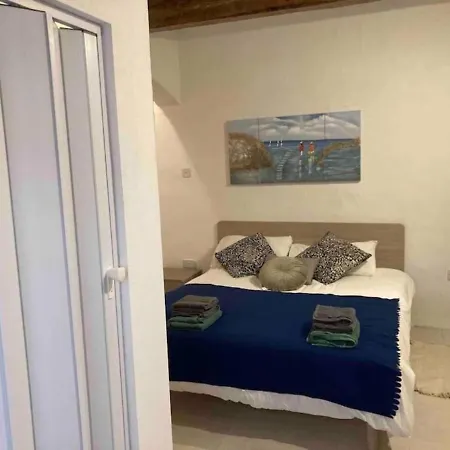 דירה Cosy 1 Bedroom Maisonette In The Heart Of ואלטה